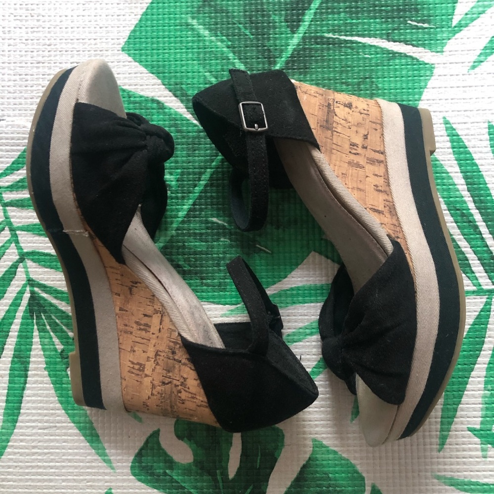 Old Navy Black Bow Suede Corkscrew Wedge Sandals